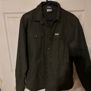 Columbia shirt jacket size M. Green with soft lining